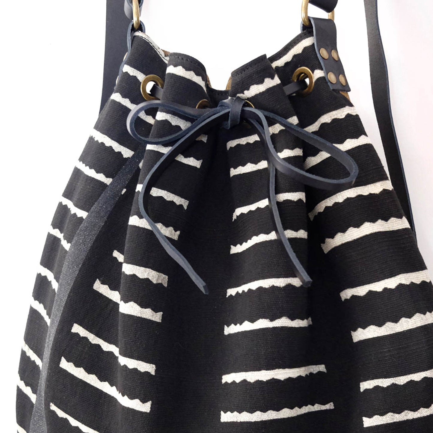 Bolso saco Bogolan striped black